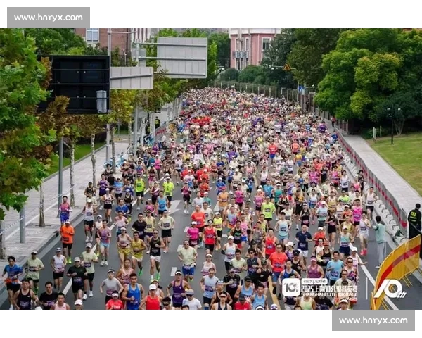 十载金标路 奔跑见成长 —— 上海 10 公里精英赛鸣枪开赛 十载金标路 奔跑见成长 —— 上海 10 公里精英赛鸣枪开赛