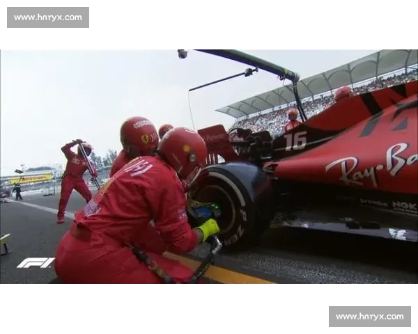 墨西哥站惊魂开局:一号弯四车混战! 墨西哥站惊魂开局:一号弯四车混战!