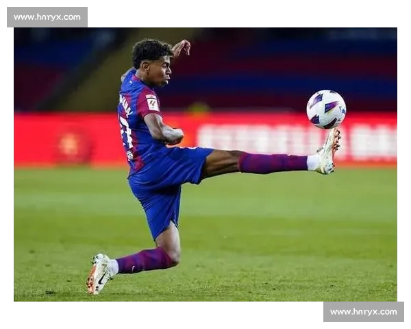 从球童到巨星:亚马尔与 C 罗的时光对话 从球童到巨星:亚马尔与 C 罗的时光对话