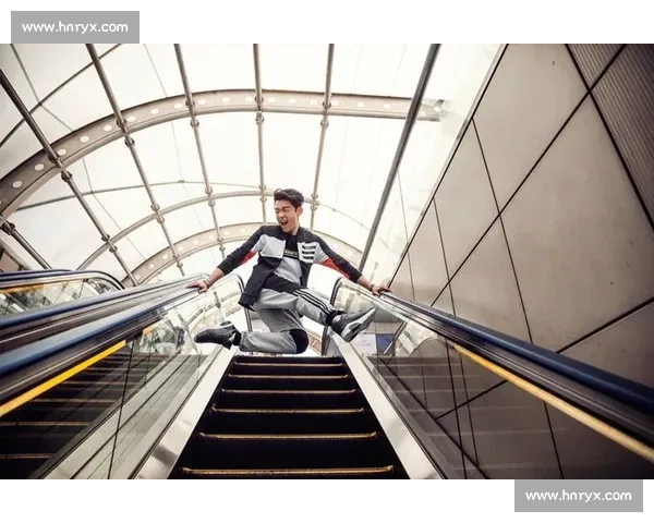 跑酷小伙炫技,摄影师才是真・硬核玩家 跑酷小伙炫技,摄影师才是真・硬核玩家